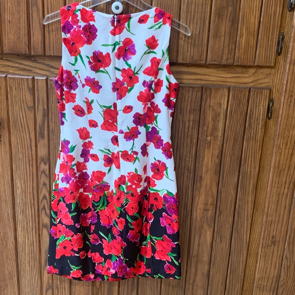 Chaps Sleeveless Sheath Dress 
Designed with red poppy flowers 
Size 4 - Picture 2 of 4